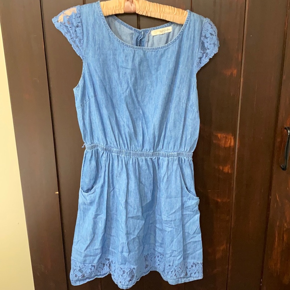Jena dress cut out back